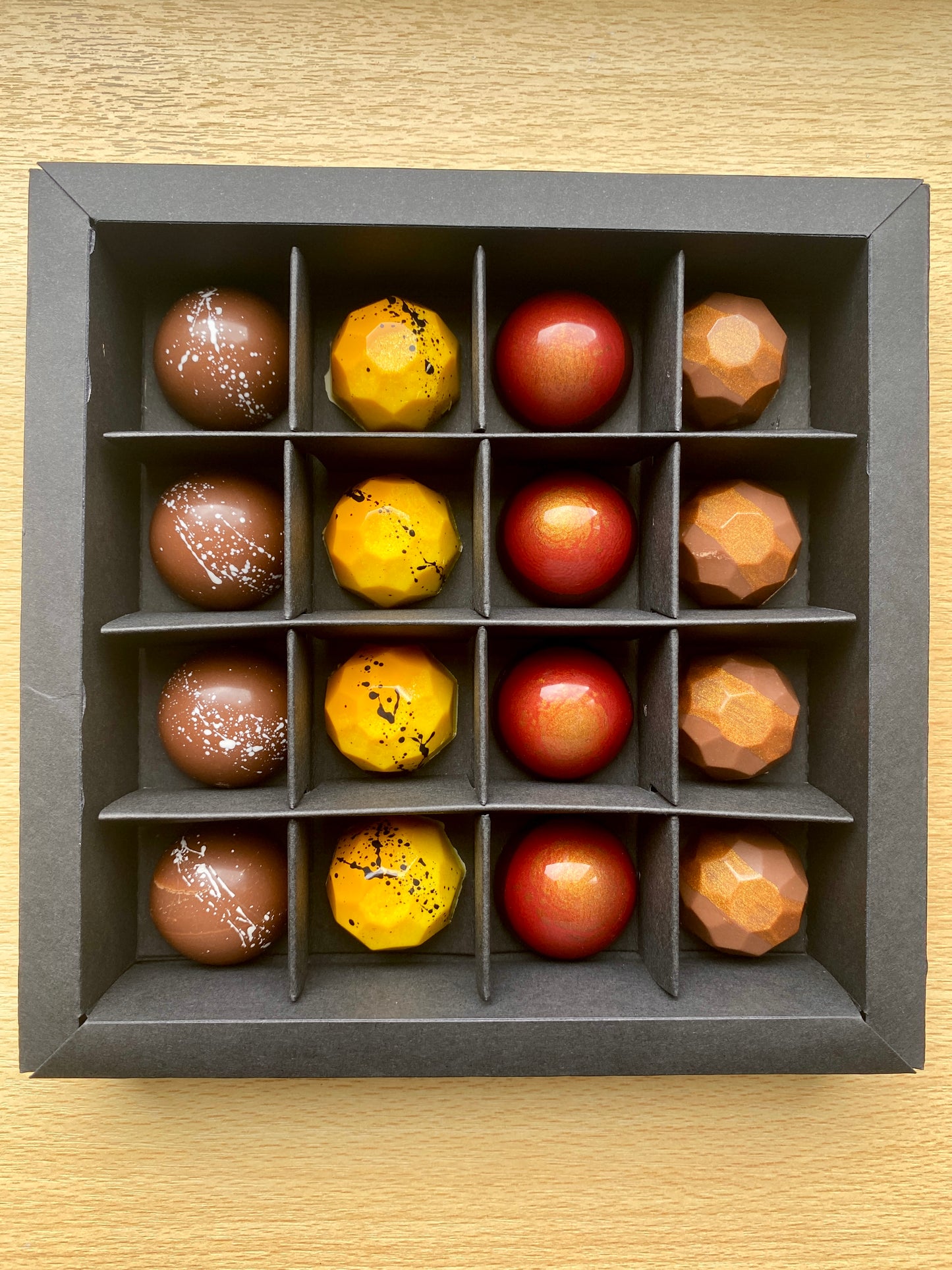 Summer Praline Edition - 16 Pieces