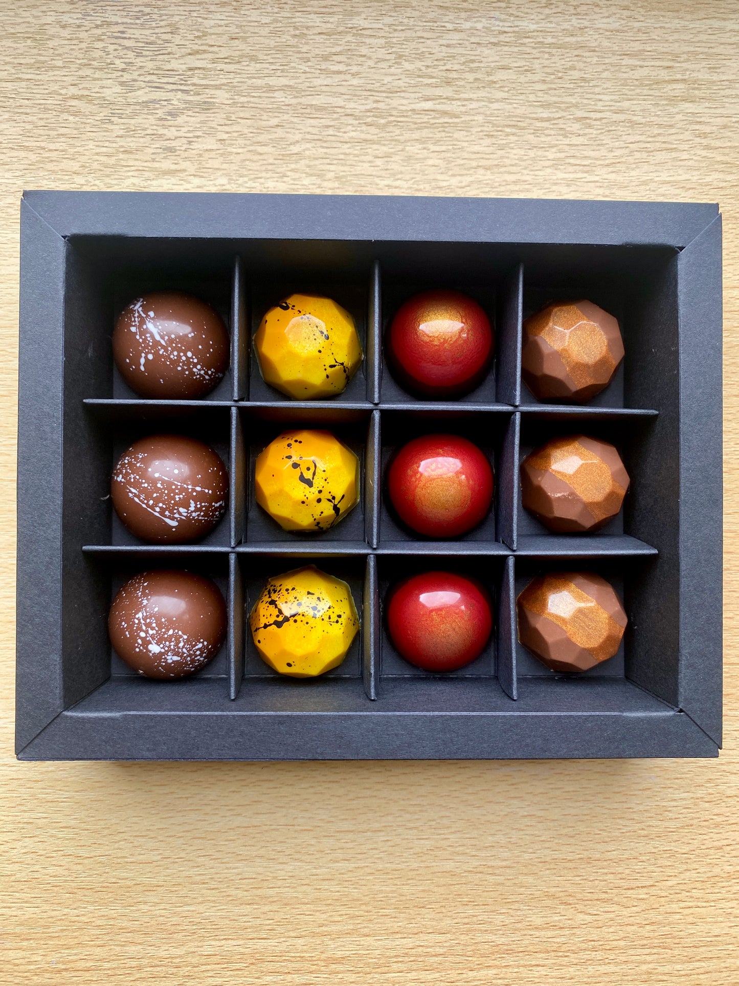 Summer Praline Edition - 12 Pieces